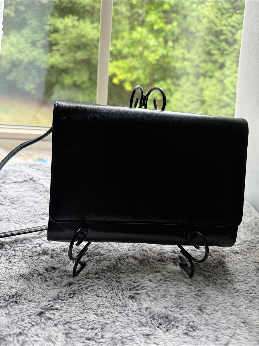 Small Black Leather Crossbody Envelope Handbag. 8”x 5”x 1.5-2”.